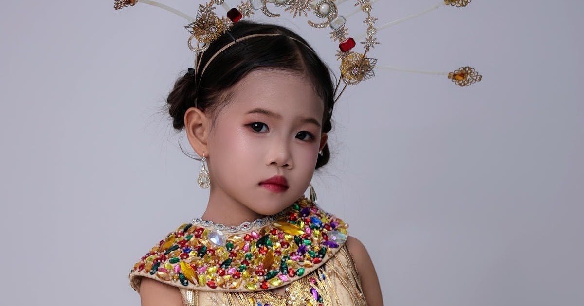 Show thời trang ANGEL IN US: Bản giao hưởng dạ hội và thần thái kiêu hãnh