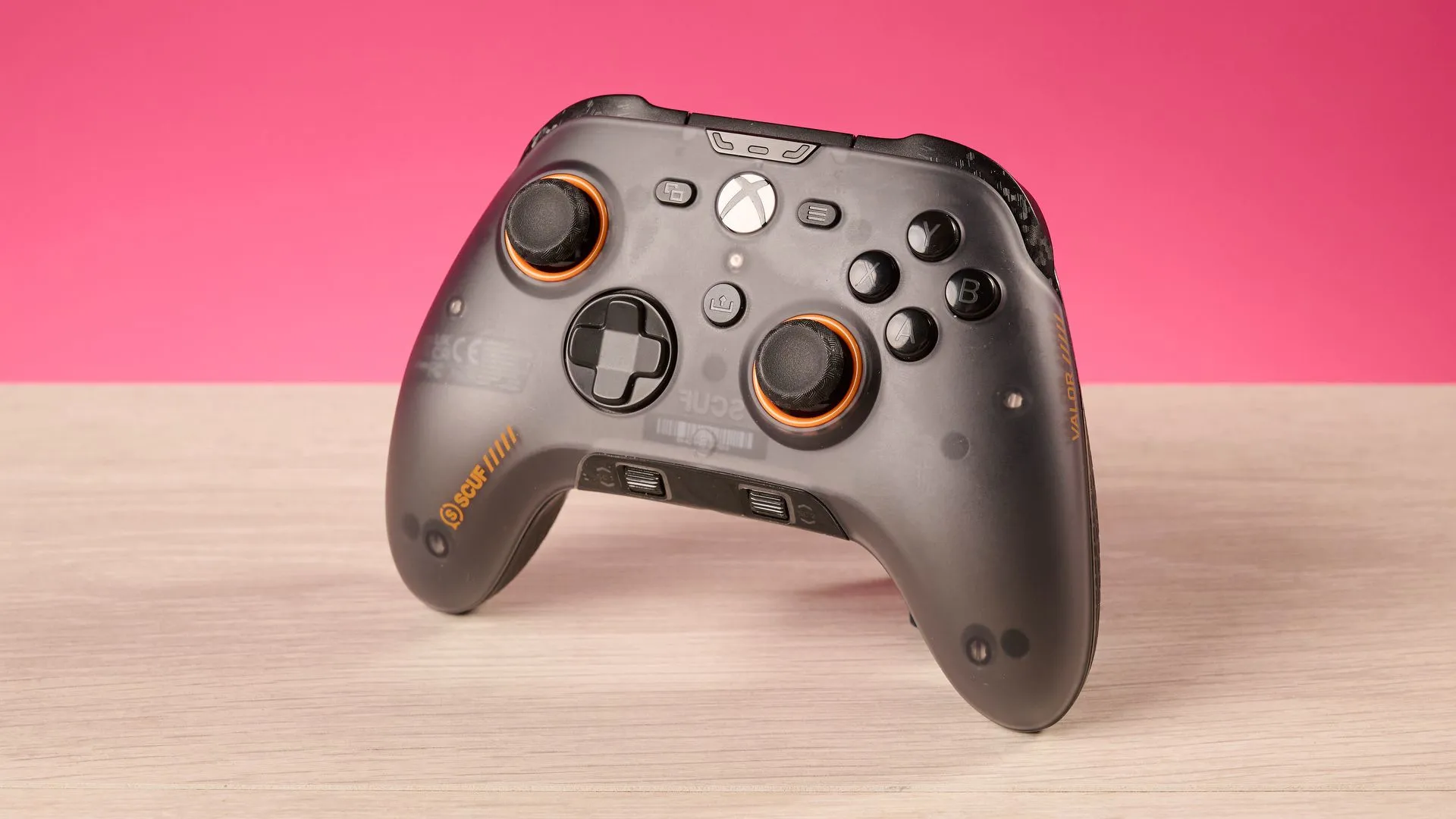 SCUF Valor Pro Wireless vs Valor Wired: Chọn bản nào cho trải nghiệm ergonomic và phản hồi tối ưu?