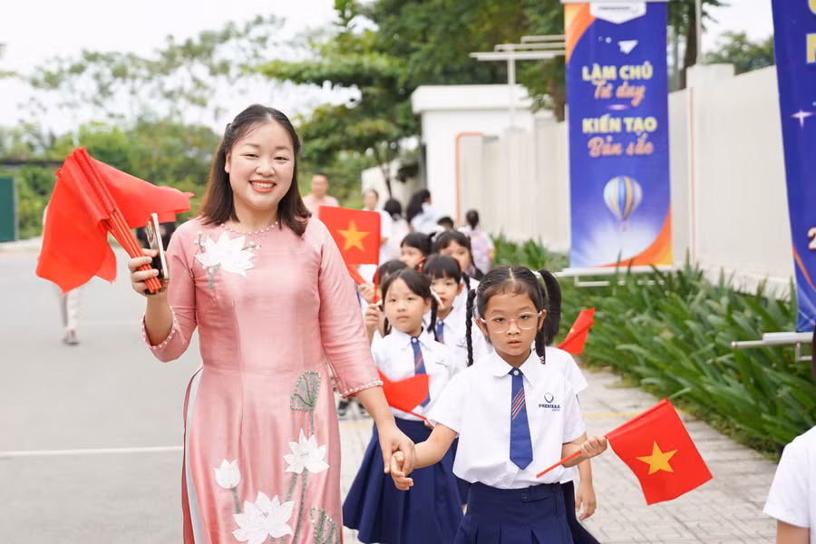 Hơn 3 tỷ đồng học bổng tiếp sức học sinh dịp khai giảng