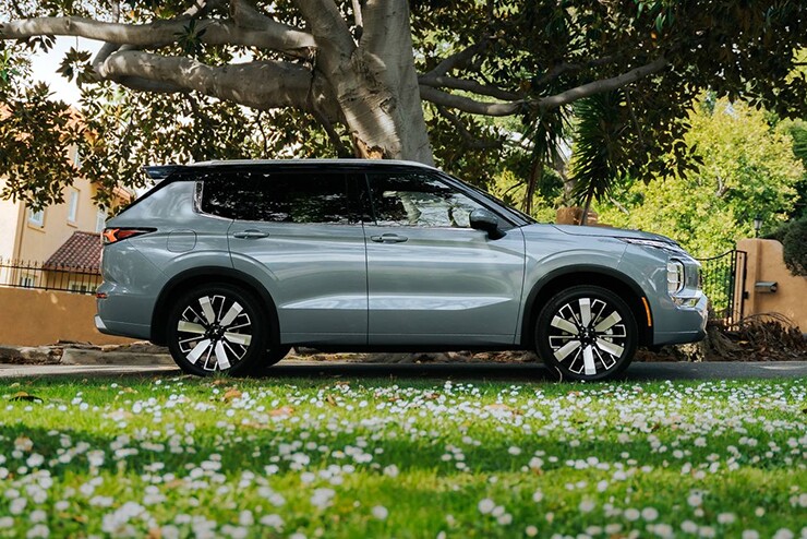 Mitsubishi Outlander mới: mild hybrid 48V thách thức Honda CR-V