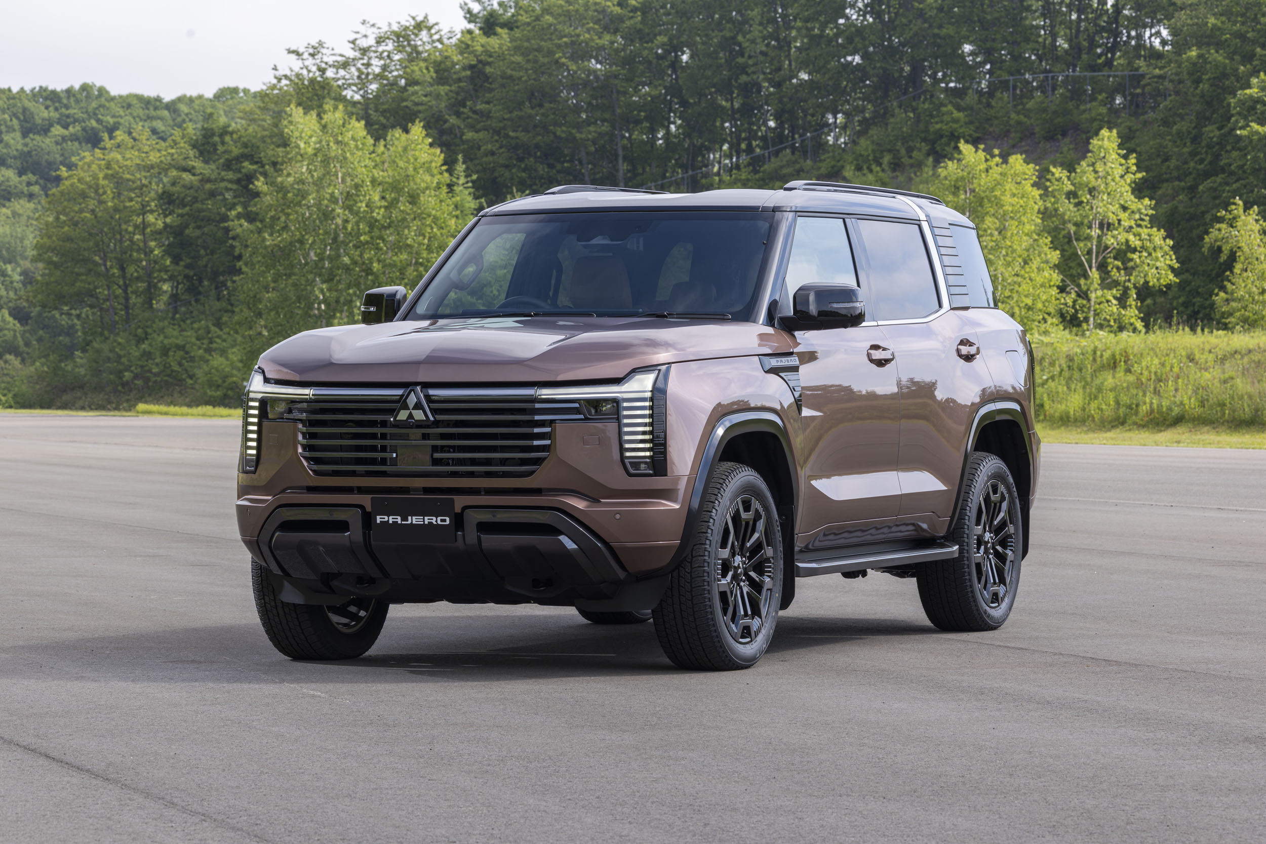 Mitsubishi Pajero thế hệ 5 trở lại và cuộc đấu Prado – Everest