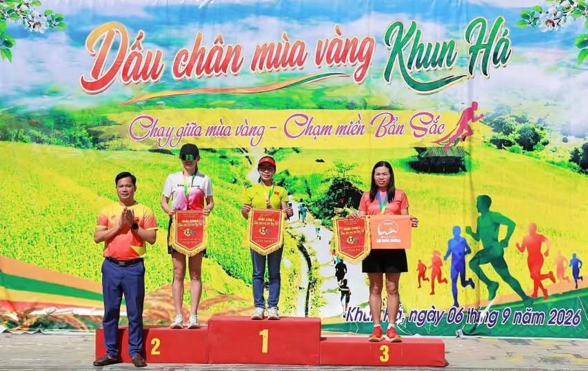 Mùa vàng trail miền Bắc: Khi ruộng bậc thang trở thành đường chạy