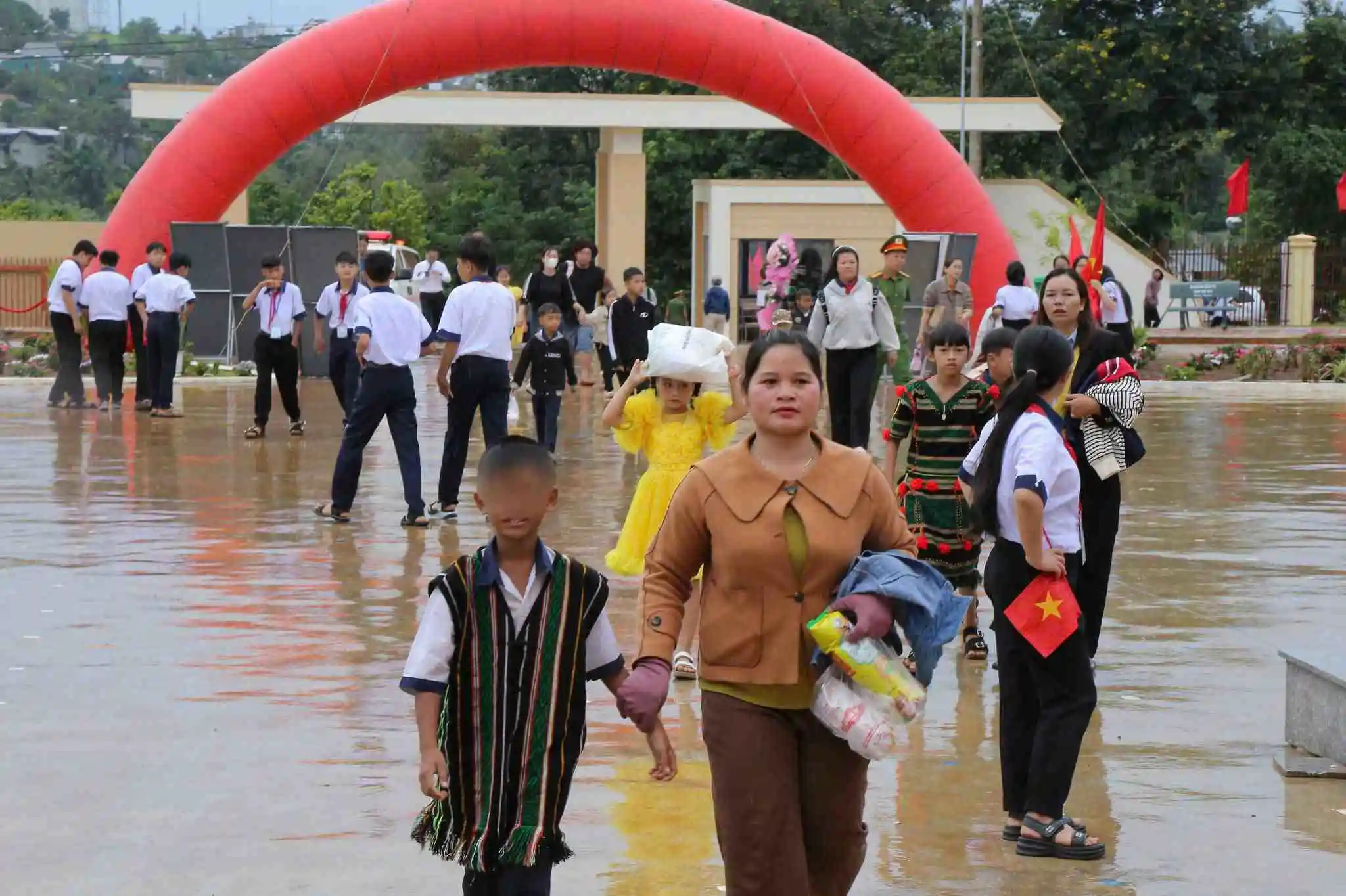 Trường học hiện đại ở vùng biên Lâm Đồng mở rộng cơ hội học tập