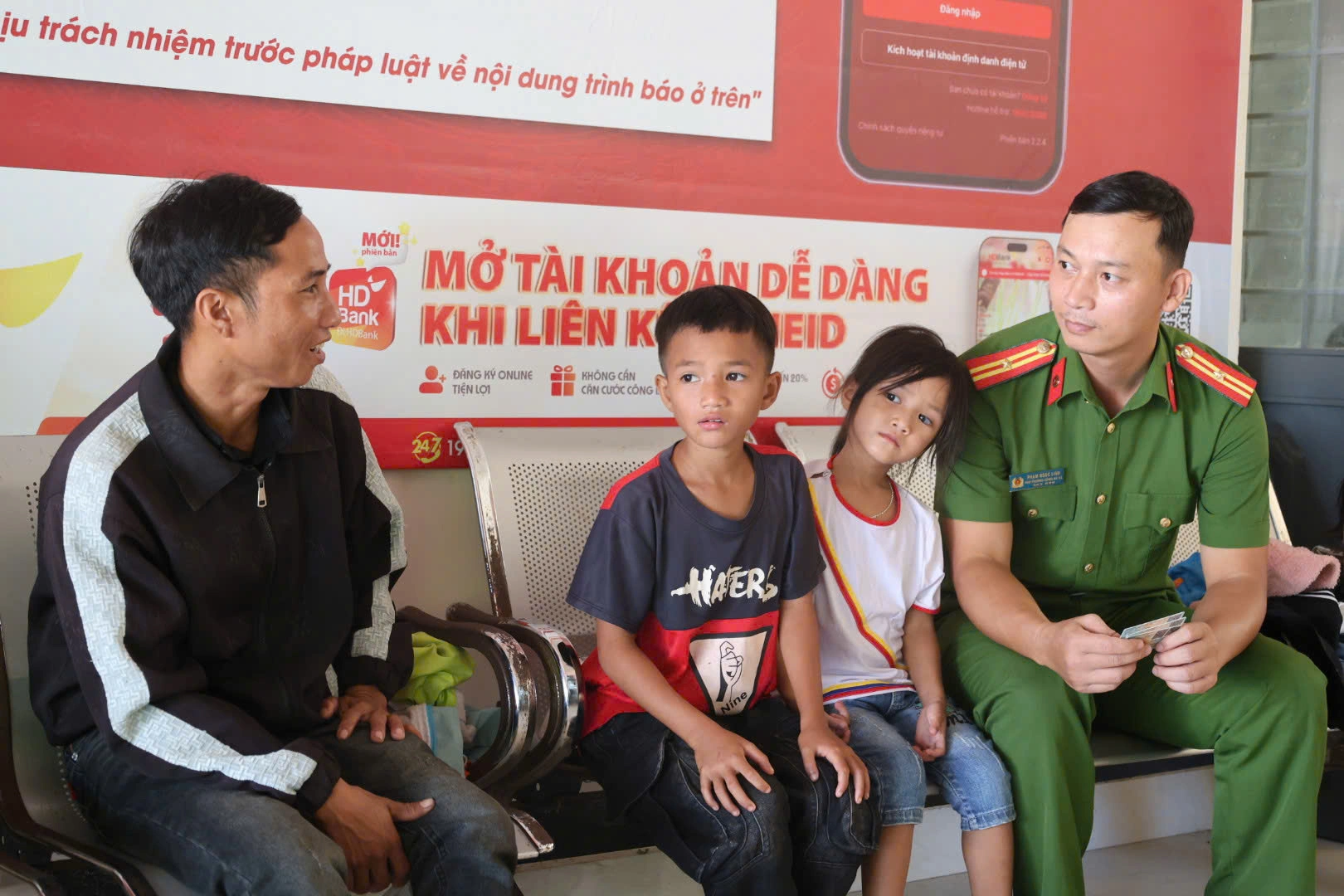 Gia đình số: từ “bình dân học vụ số” đến tự chủ đời sống hàng ngày