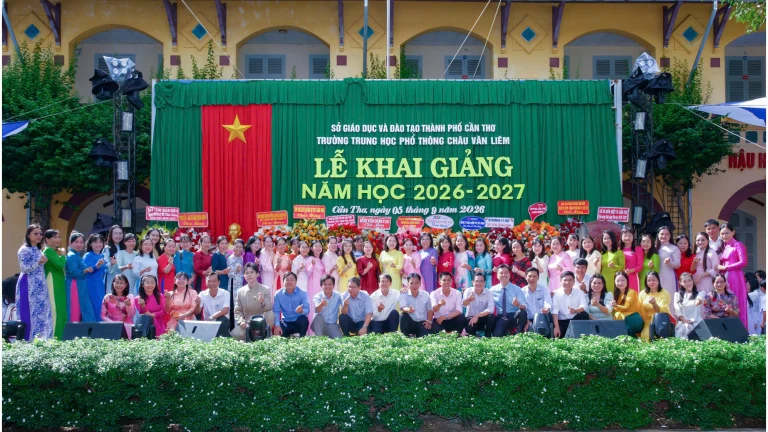 Trường THPT Châu Văn Liêm dạy 1.700 học sinh dùng AI đúng cách