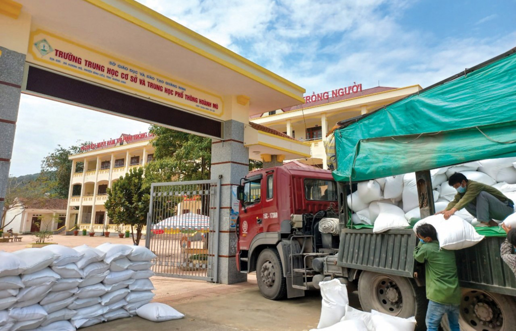 Hơn 2.100 tấn gạo dự trữ quốc gia đến với học sinh vùng khó