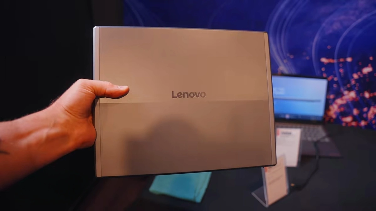 Lenovo Project Swan: laptop màn hình cuộn có thay được màn hình di động?
