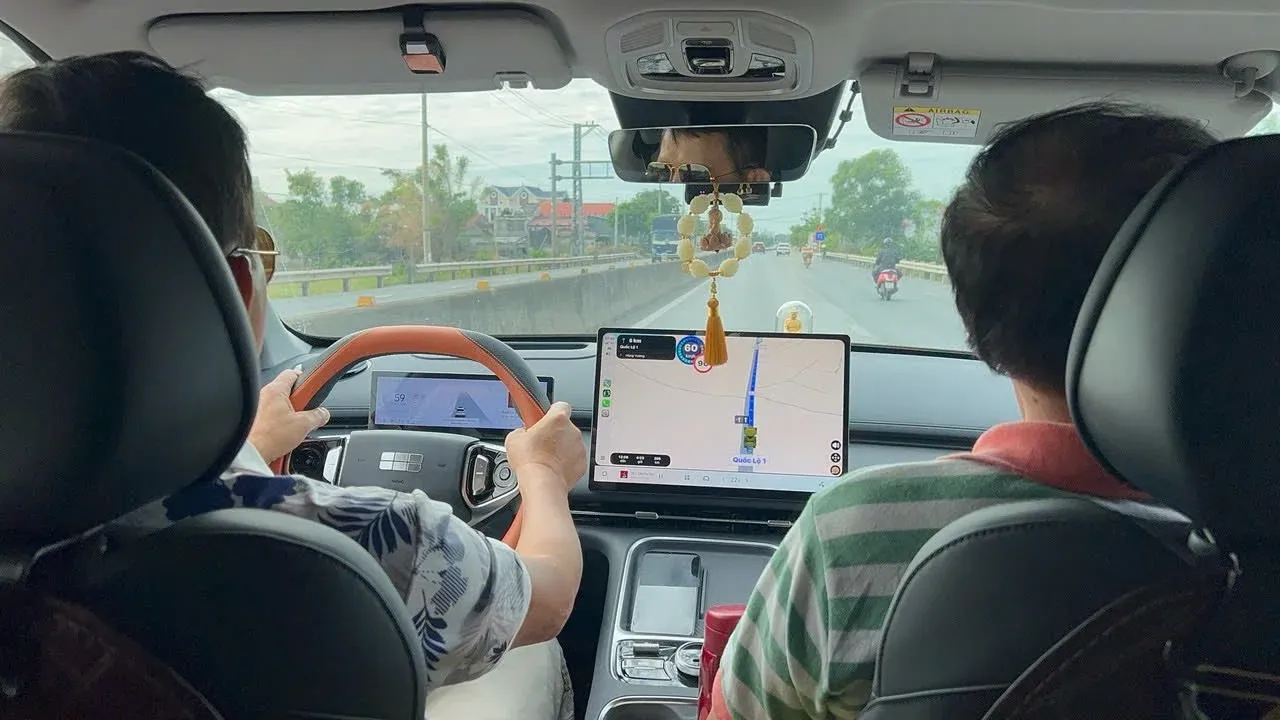 Chuyến đi xuyên Việt bằng xe điện: từ VinFast tới Geely