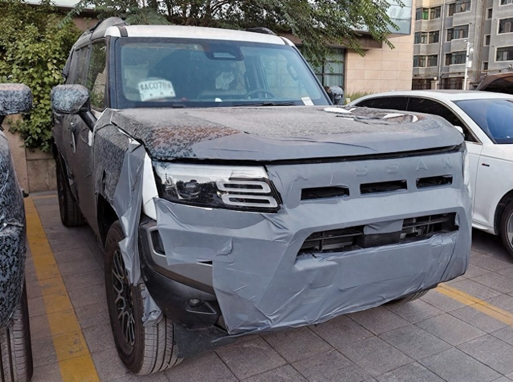 Nissan Terrano PHEV: SUV địa hình hybrid cắm sạc thách thức Land Cruiser Prado