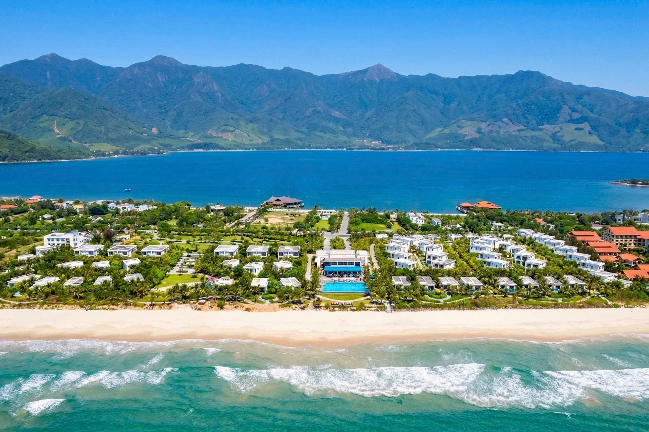 Du lịch lễ 2/9 bùng nổ: cơ hội vàng nhưng không rẻ
