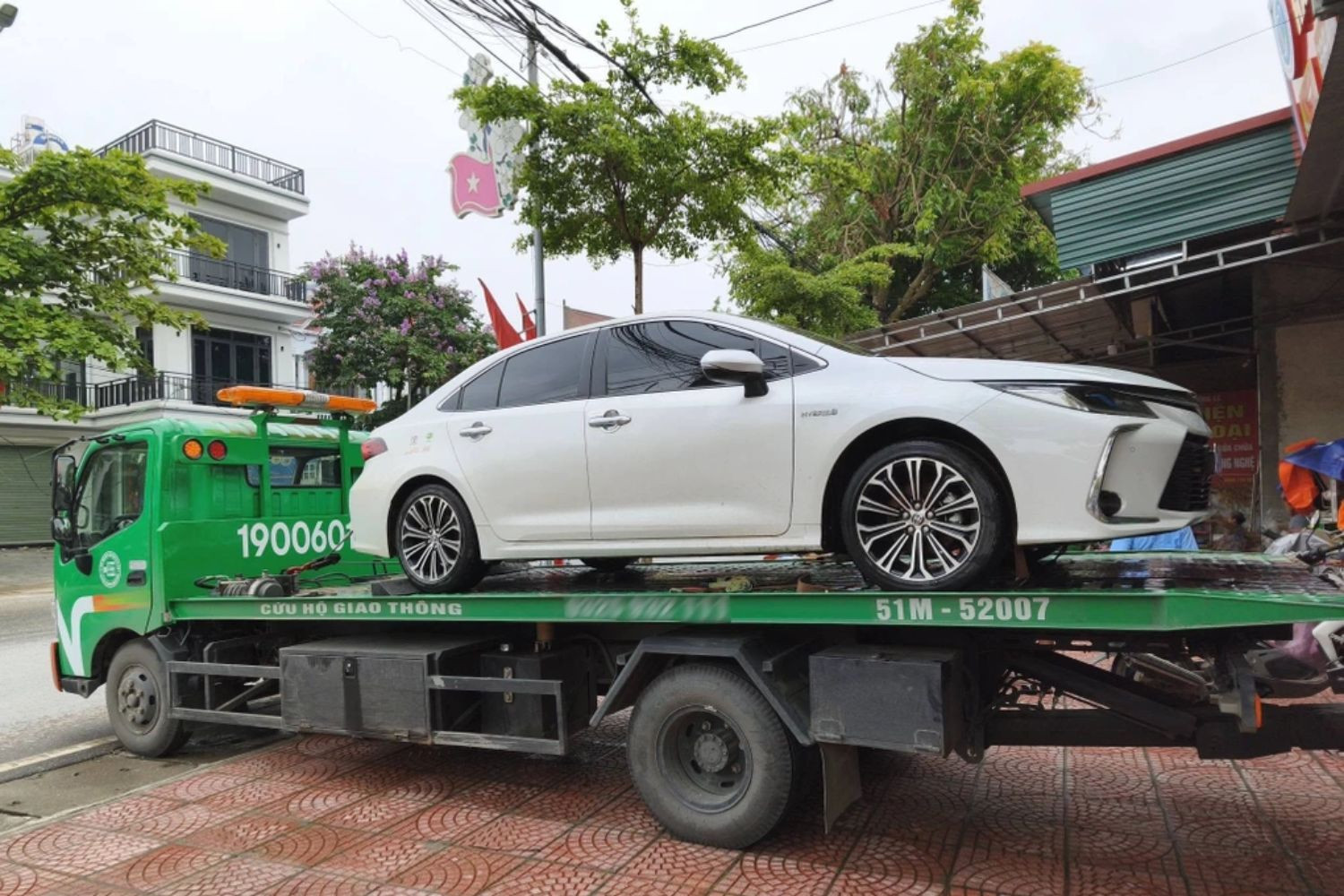 Toyota Corolla Altis Hybrid: Tiết kiệm xăng hay tốn tiền pin?