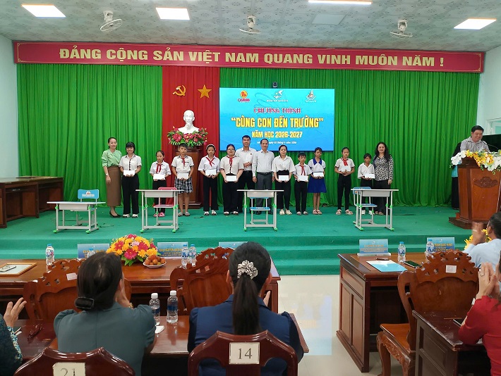 Học bổng doanh nghiệp cho trẻ em khó khăn: phụ huynh nên bắt đầu từ đâu?