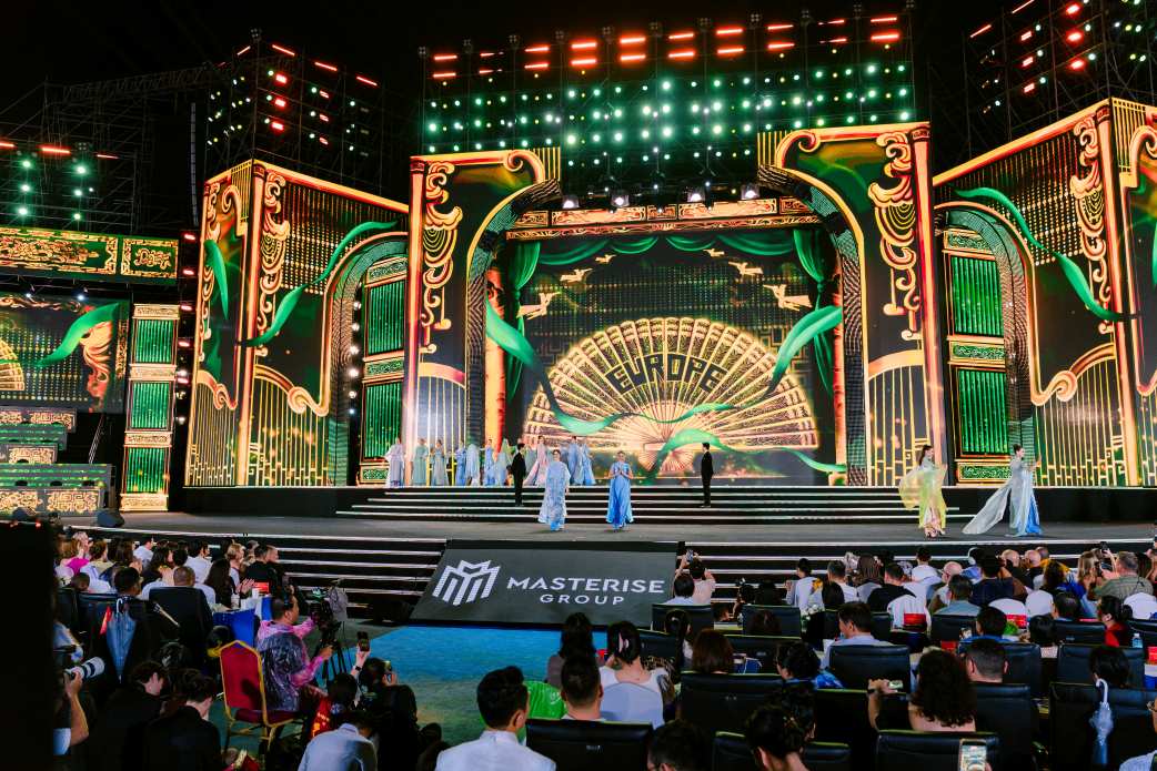 Áo dài Khánh Hòa tỏa sáng tại Miss World: Khi di sản thời trang Việt bước ra thế giới