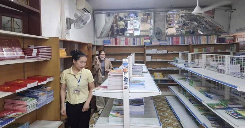 Sách giáo khoa khan hiếm trước khai giảng: 7 giải pháp thực tiễn phụ huynh cần áp dụng ngay