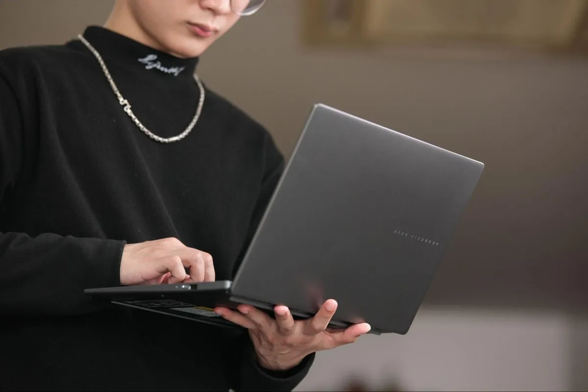 Bàn phím gõ êm cho sinh viên: Cách chọn và top 4 mẫu học xuyên đêm