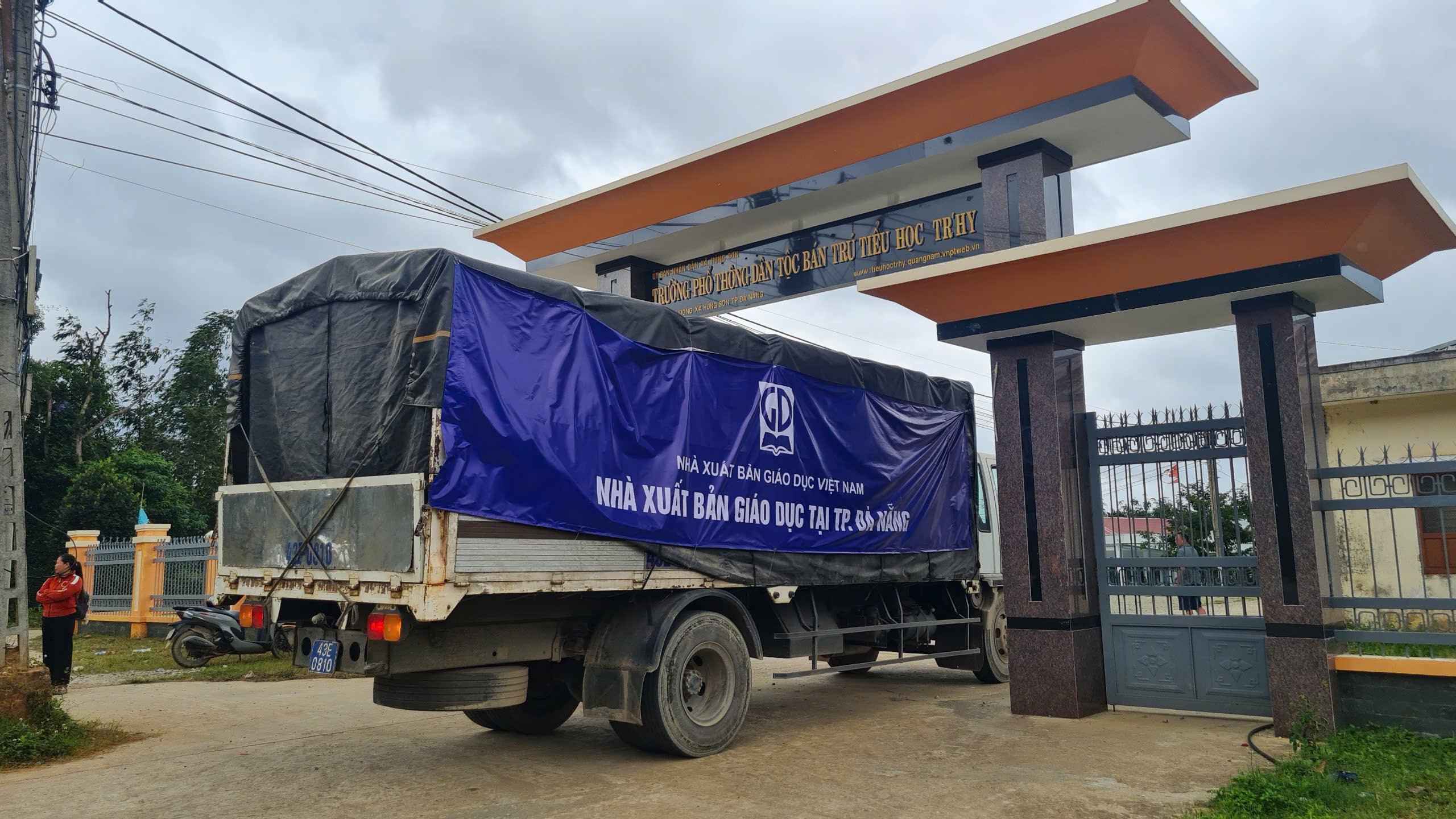 Nỗ lực hậu trường để sách giáo khoa đến tay học sinh đúng hạn