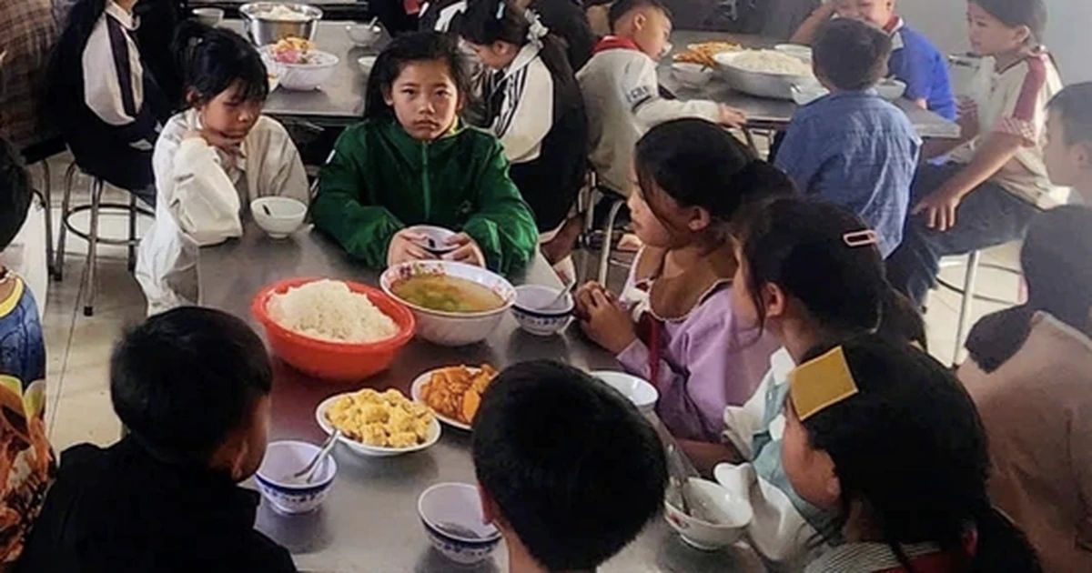 Học sinh ở xa trường thiếu bữa ăn: khoảng trống chính sách và gánh nặng lên vai giáo viên