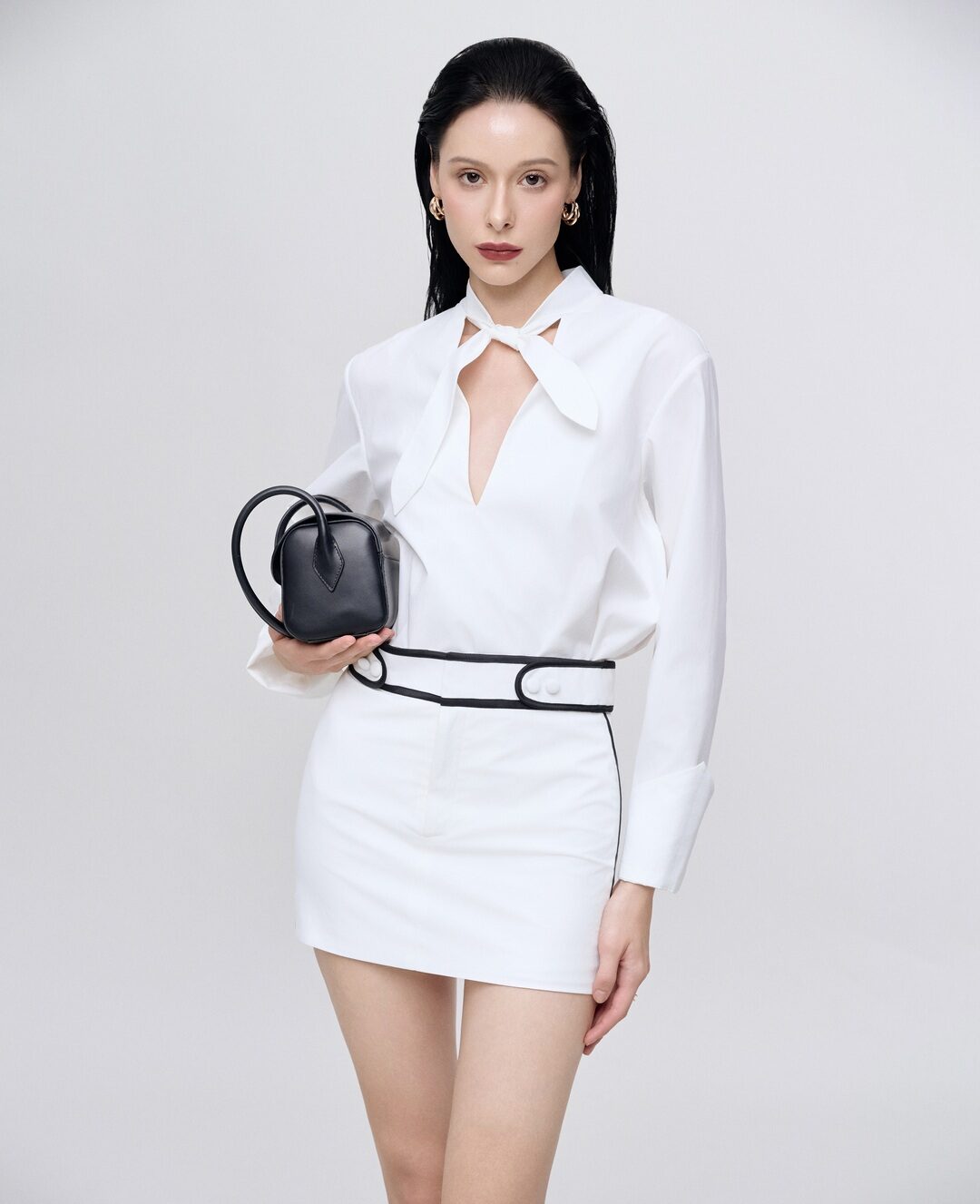 Tủ đồ công sở: từ tối giản thanh lịch đến văn hóa đương đại