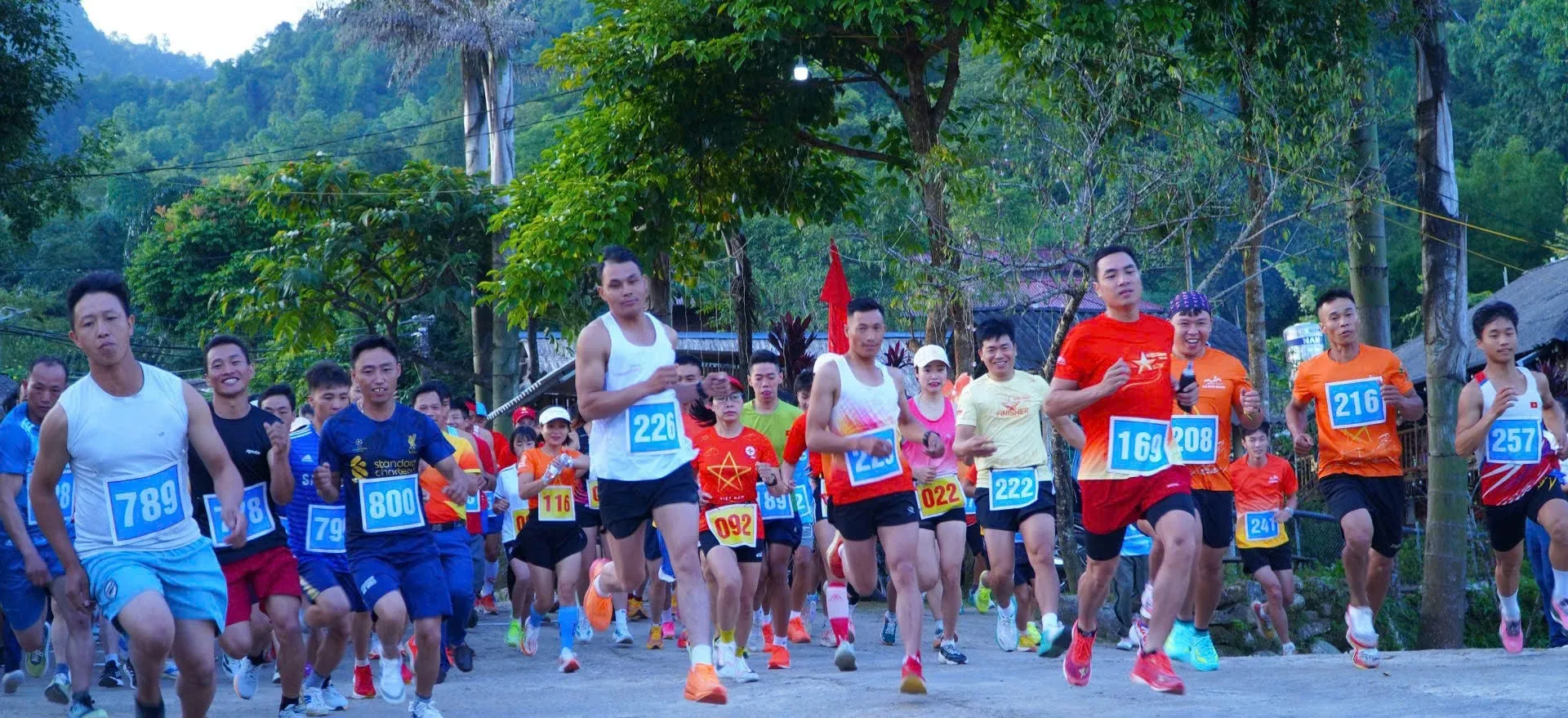 350 vận động viên chinh phục giải chạy Dấu chân mùa vàng Khun Há giữa mây ngàn Tây Bắc