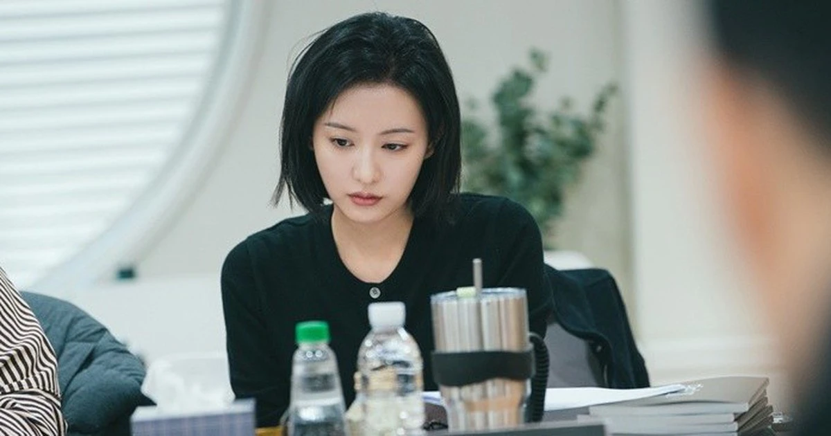 Kim Ji-won lột xác thành ‘anh hùng tối tăm’ trong Doctor X