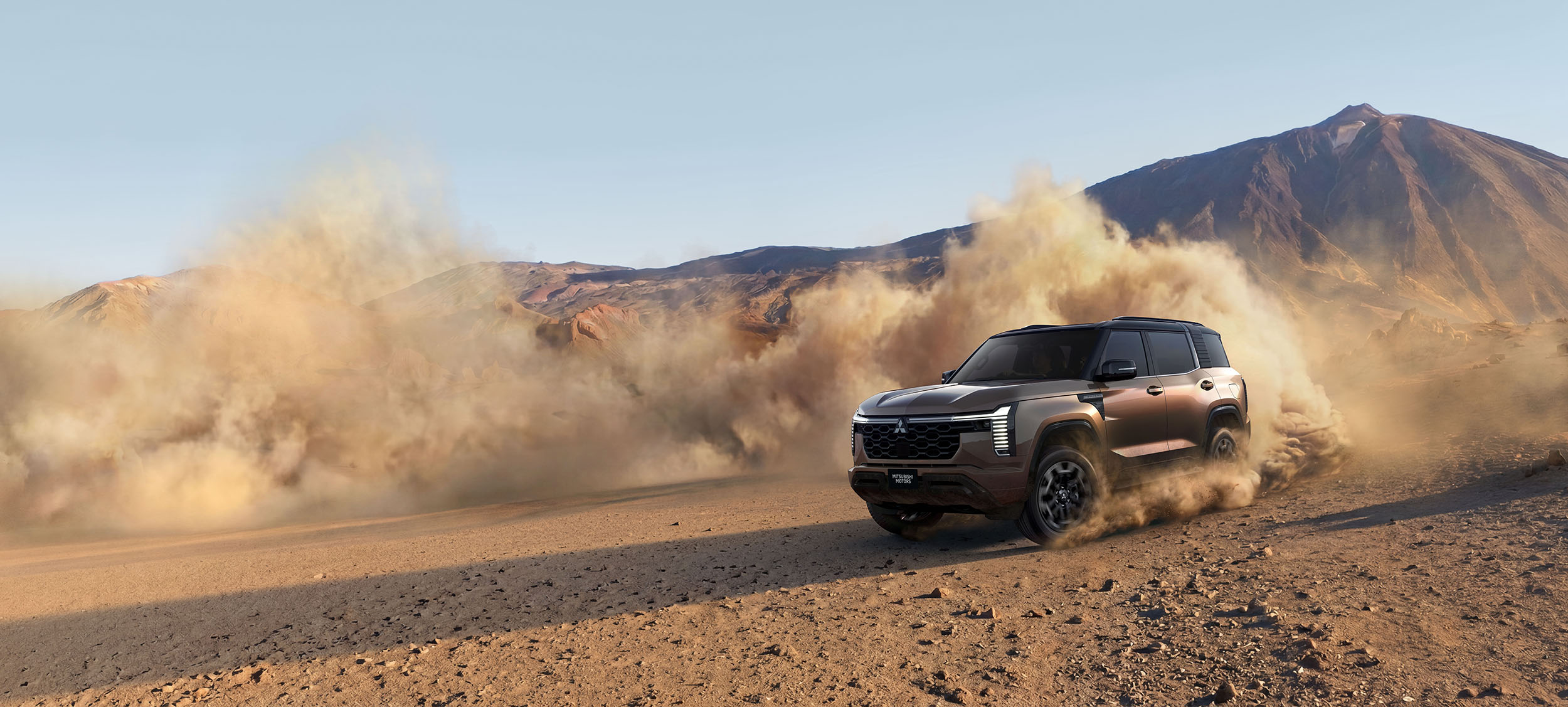 Mitsubishi Pajero trở lại: SUV địa hình cao cấp thách thức Everest và Prado
