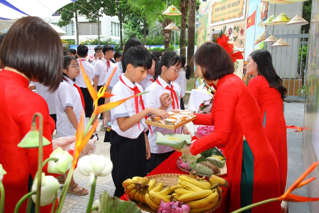 Học sinh khám phá STEM và AI ngay trong lễ khai giảng