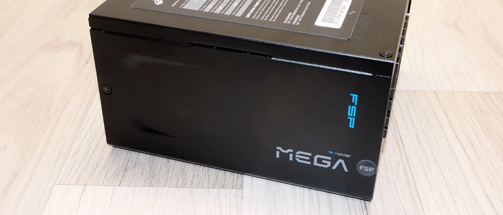 Nguồn điện 1200W compact: FSP Mega GM vs DAGGER PM MIT