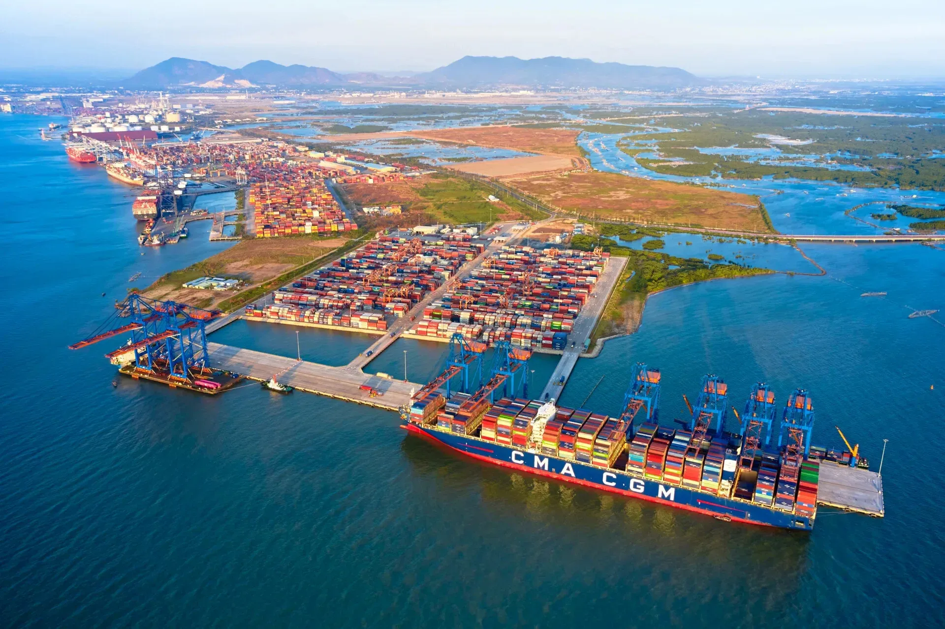 Việt Nam đang để mất hàng tỷ USD giá trị dịch vụ tài chính hàng hải