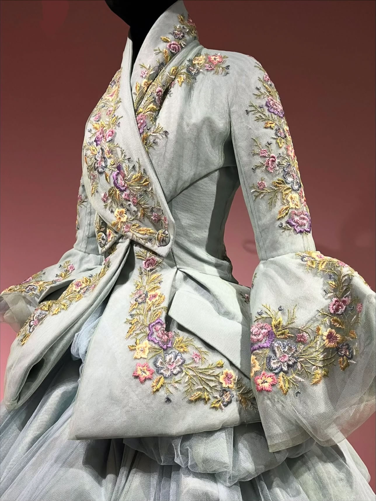 Met Gala hủy triển lãm John Galliano: thời trang không còn đứng ngoài đạo đức