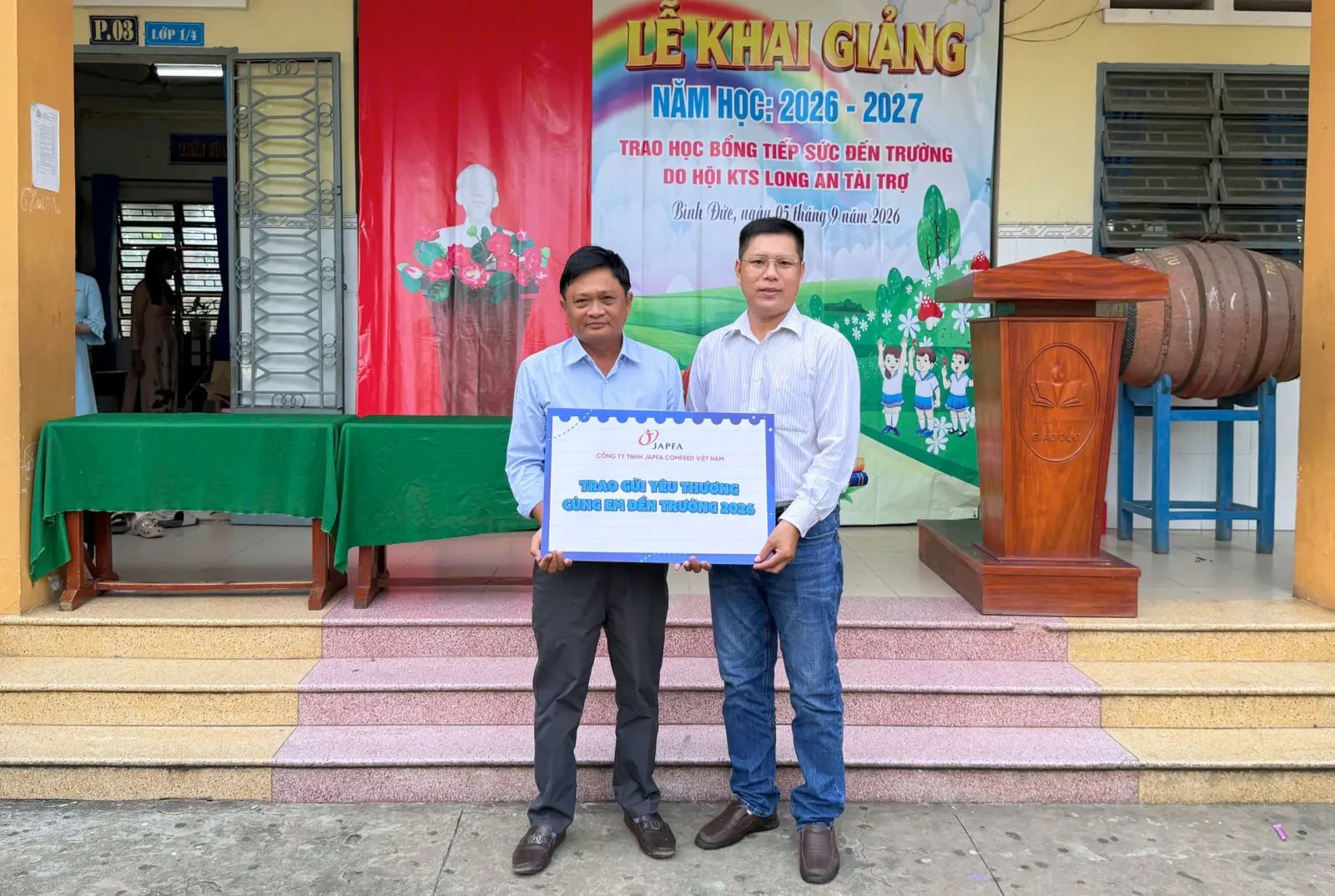 Japfa Việt Nam trao quà cho 1.000 học sinh khó khăn trước năm học mới