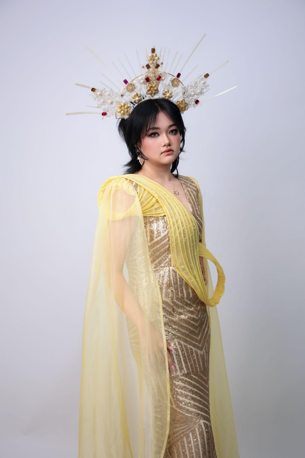 Từ sàn diễn đến trang phục dân tộc: hành trình tỏa sáng của biểu tượng thời trang Việt