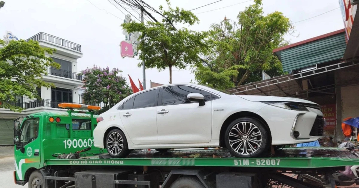 Toyota Corolla Altis Hybrid: Tiết kiệm xăng hay tốn tiền pin?