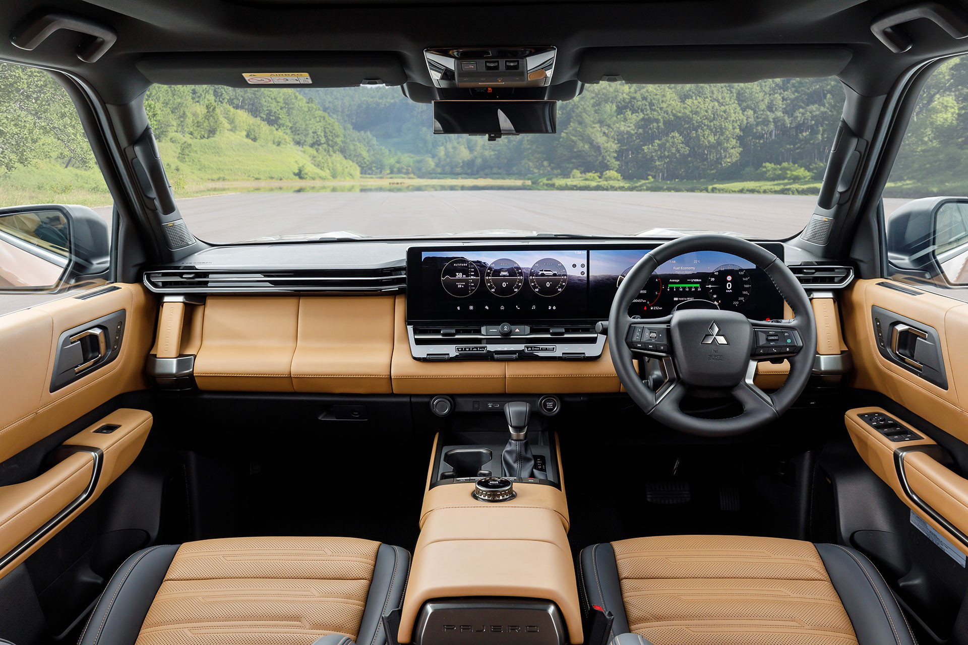 Pajero khung gầm Triton: bước lột xác hay SUV hóa bán tải?