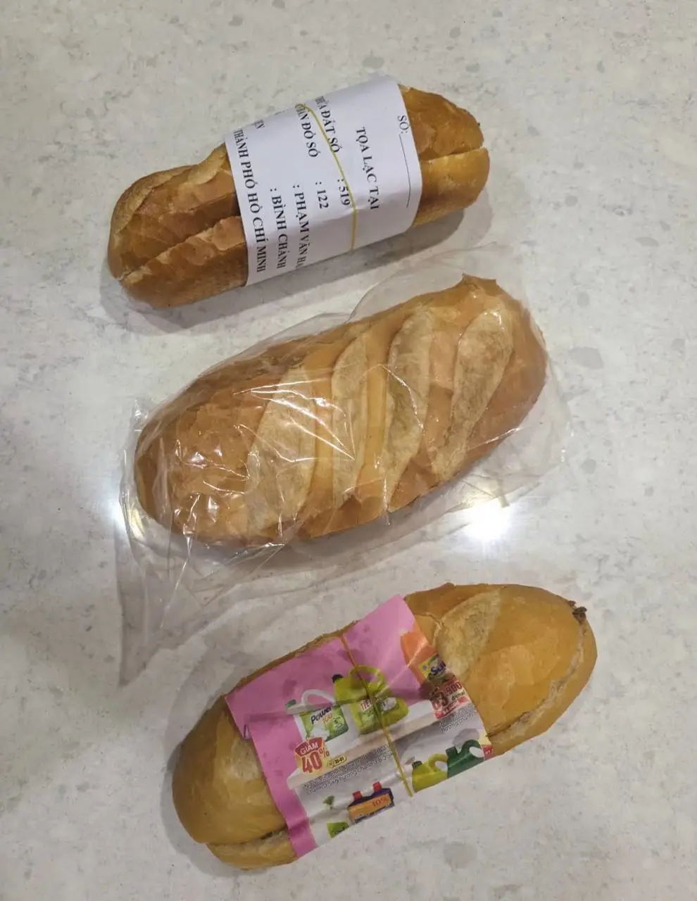 Bánh mì phá lấu Xóm Chiếu và anh chủ đeo vàng trĩu cổ