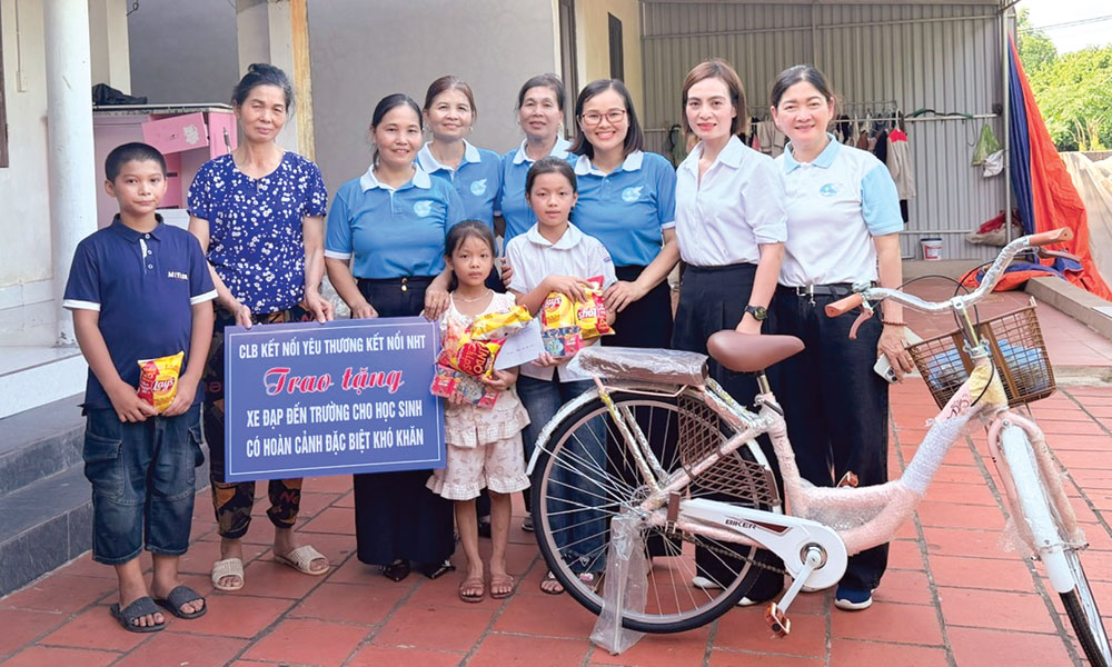 Những món quà thiết thực giữ học sinh khó khăn ở lại trường