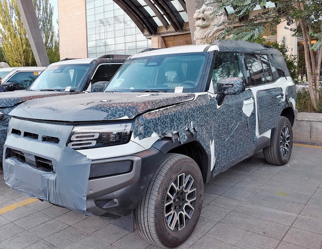 Nissan Terrano PHEV: SUV địa hình hybrid cắm sạc thách thức Land Cruiser Prado
