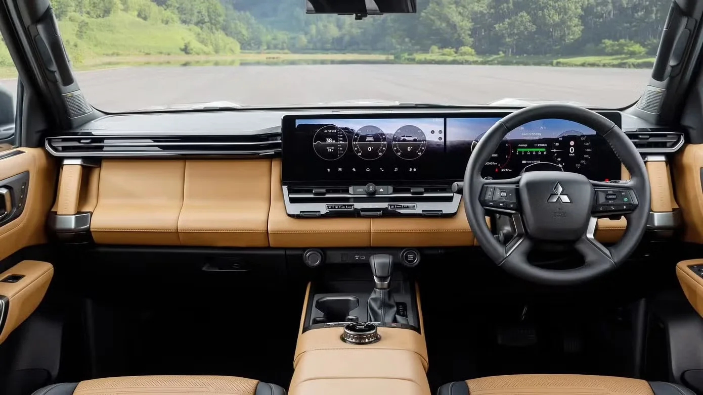 Mitsubishi Pajero mới chốt giá cao, đổi cuộc chơi SUV địa hình