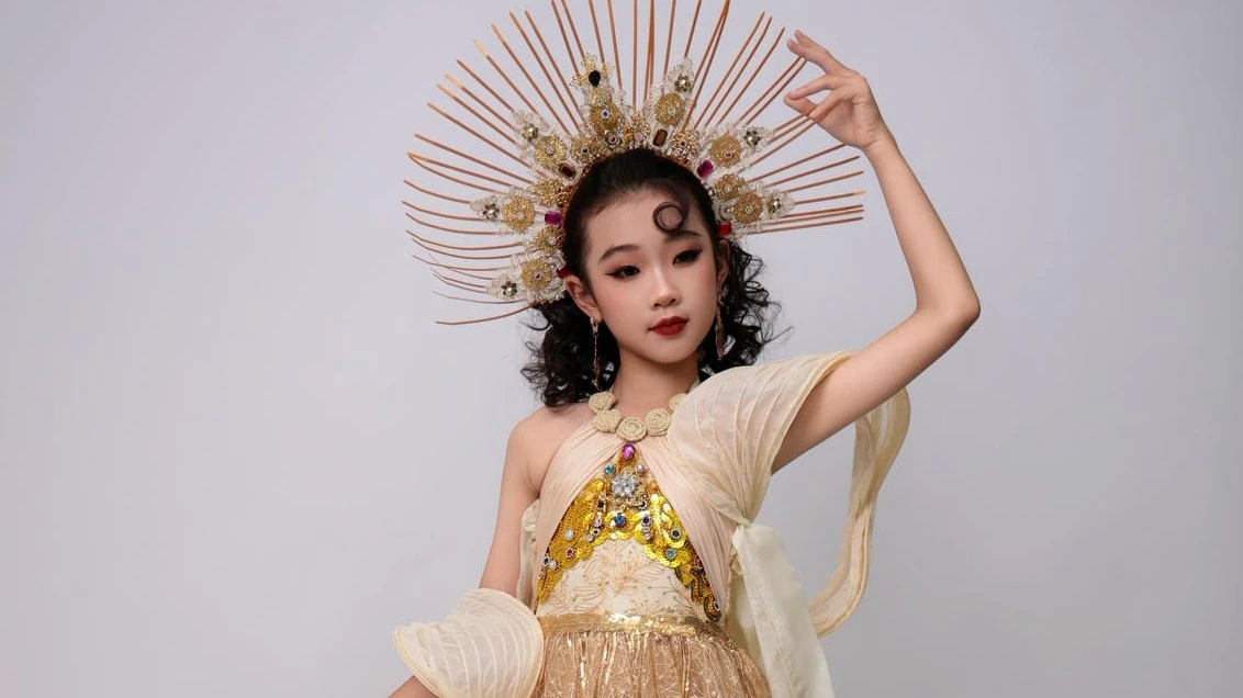 Show thời trang ANGEL IN US: Bản giao hưởng dạ hội và thần thái kiêu hãnh