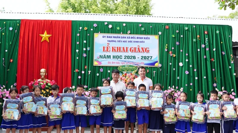Japfa Việt Nam trao quà cho 1.000 học sinh khó khăn trước năm học mới