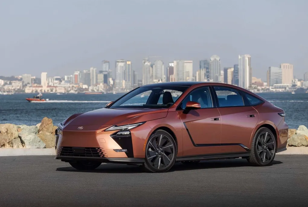 Lexus ES 2026: sedan hạng sang lần đầu có bản thuần điện