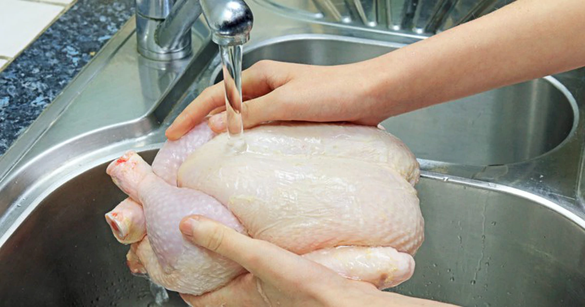 Những thói quen chuẩn bị thực phẩm hàng ngày có thể gây ngộ độc