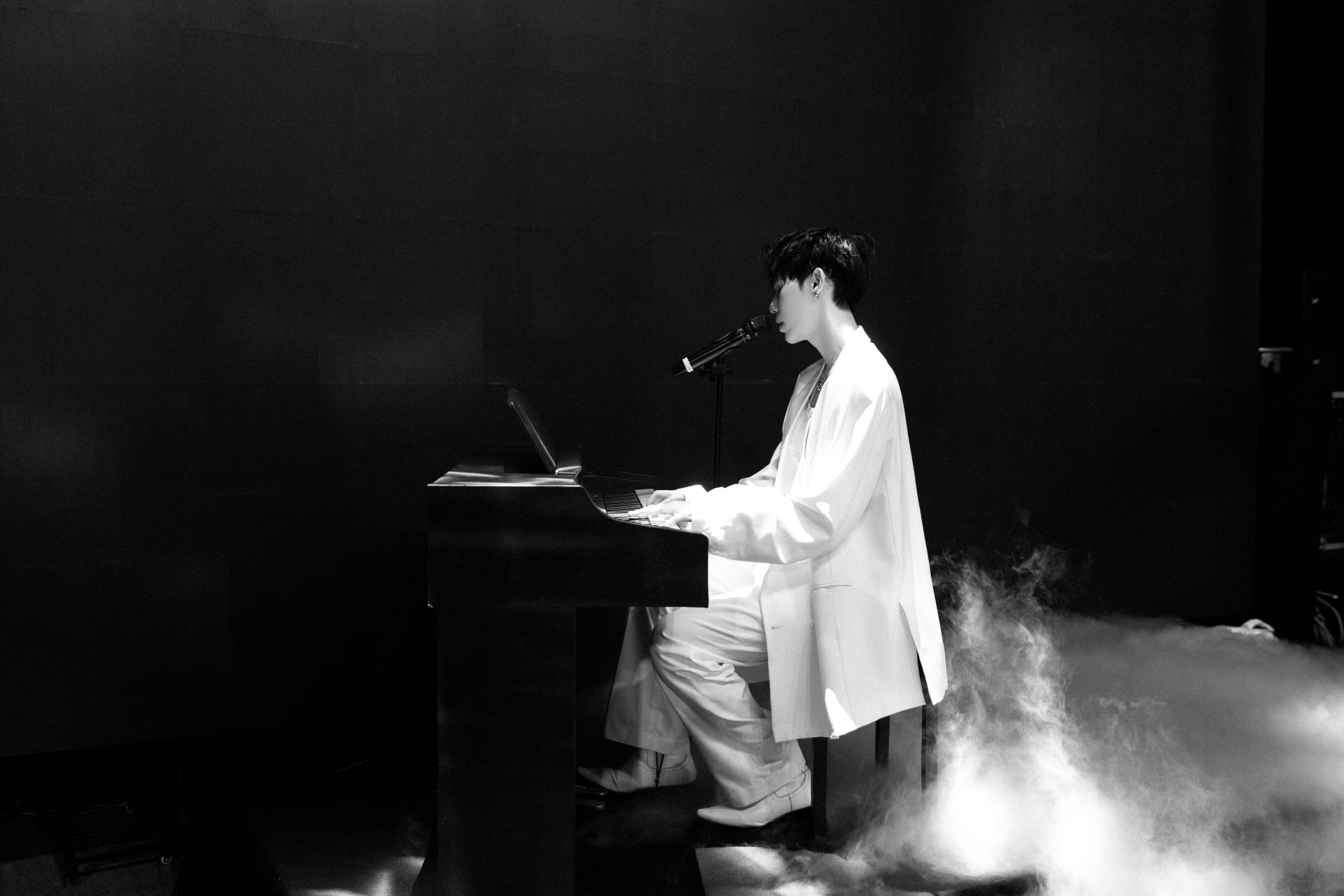 Album debut ‘Prince On’: Khi LOHAN rời gameshow để thành ca sĩ thực thụ