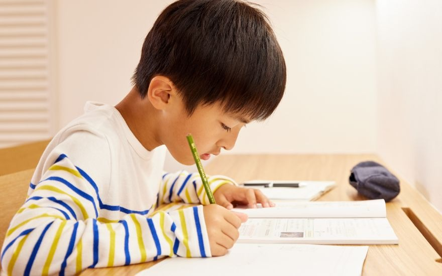 Cận thị ở trẻ em tăng nhanh: 5 cách phòng ngừa và kiểm soát độ cận hiệu quả