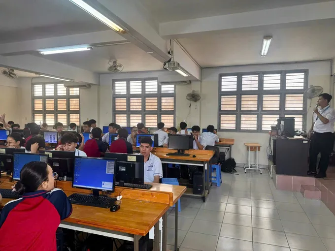 2.100 thời khóa biểu cá nhân: bước ngoặt quản trị ở THPT Nguyễn An Ninh