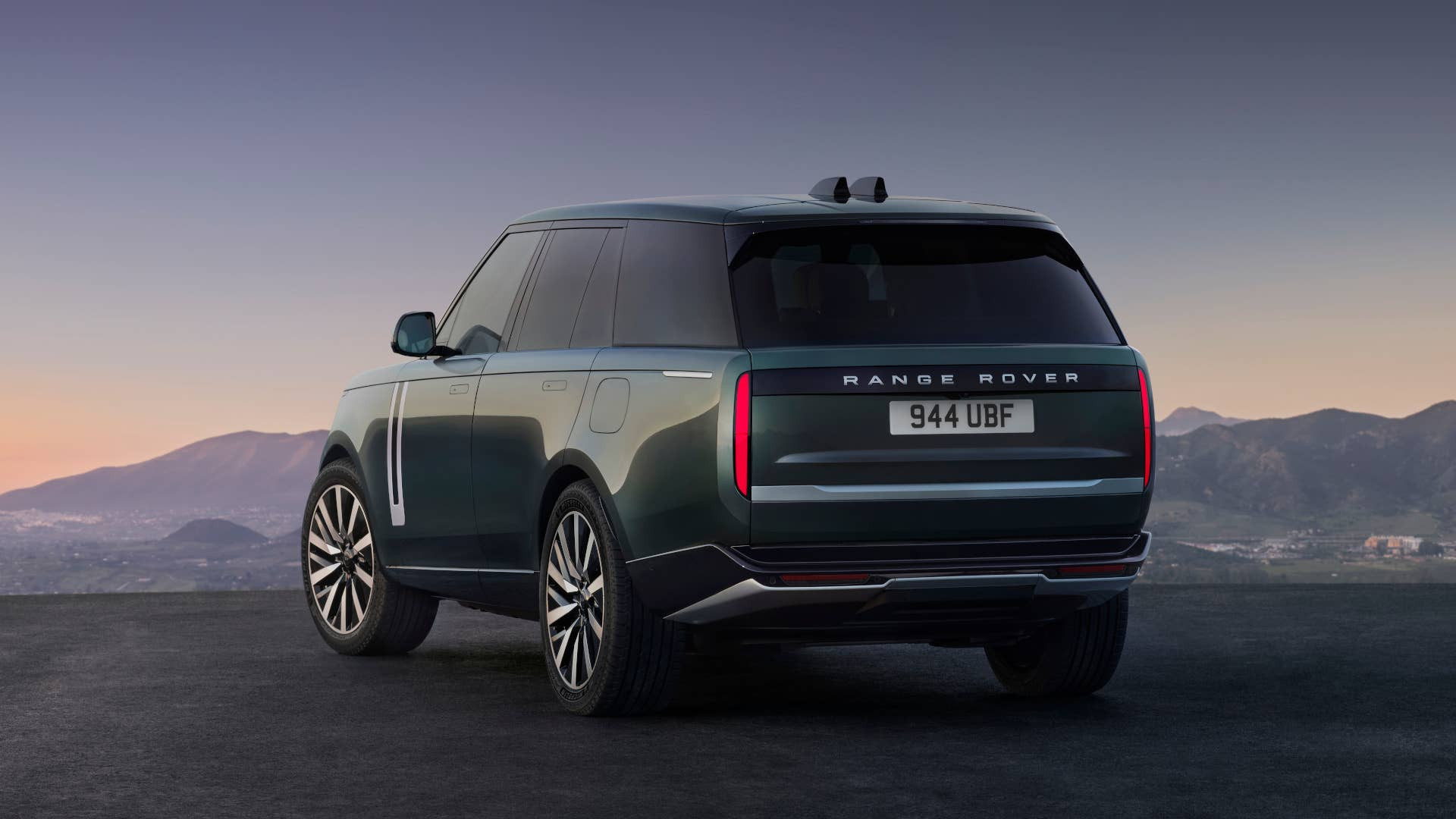 Range Rover Electric: SUV điện hạng sang giữ nguyên bản sắc nhưng nâng tầm