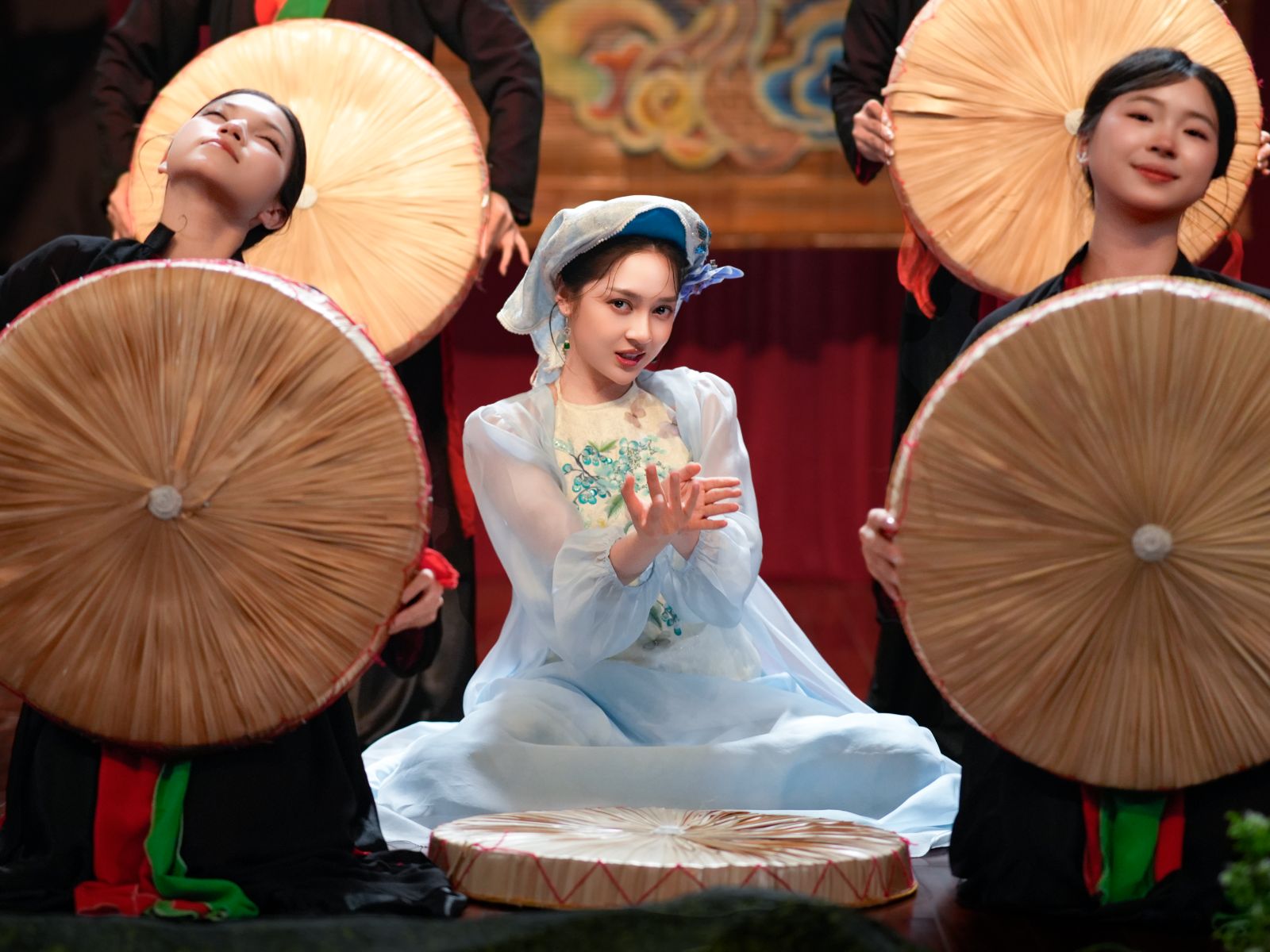 Bảo Anh khoác áo mới cho ‘Nghiêng Nước Nghiêng Thành’ trong OST ‘Chị Chị Em Em 3’