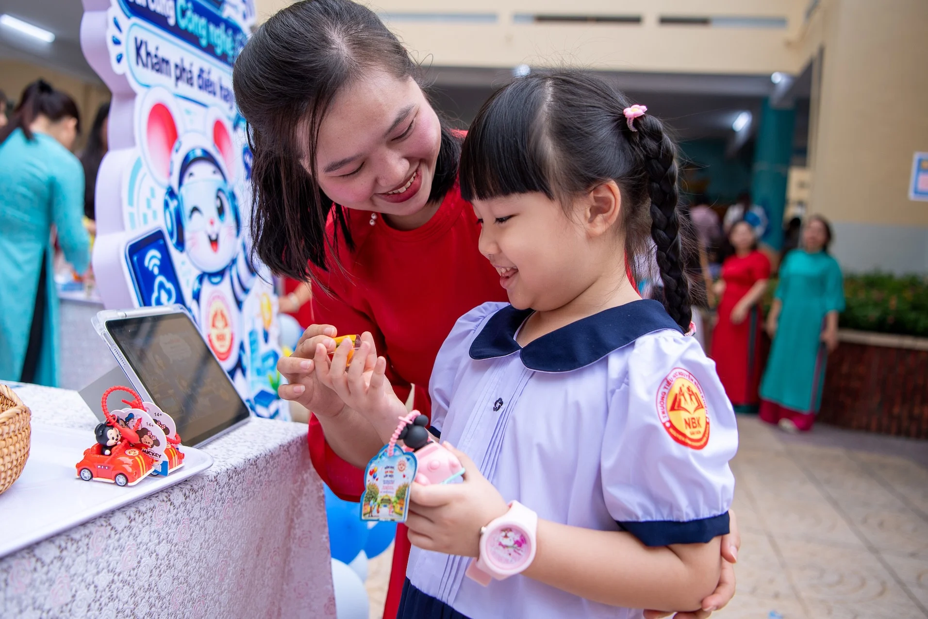 Trường học chưa sẵn sàng chăm sóc trưa, phụ huynh lao đao theo lịch học mới