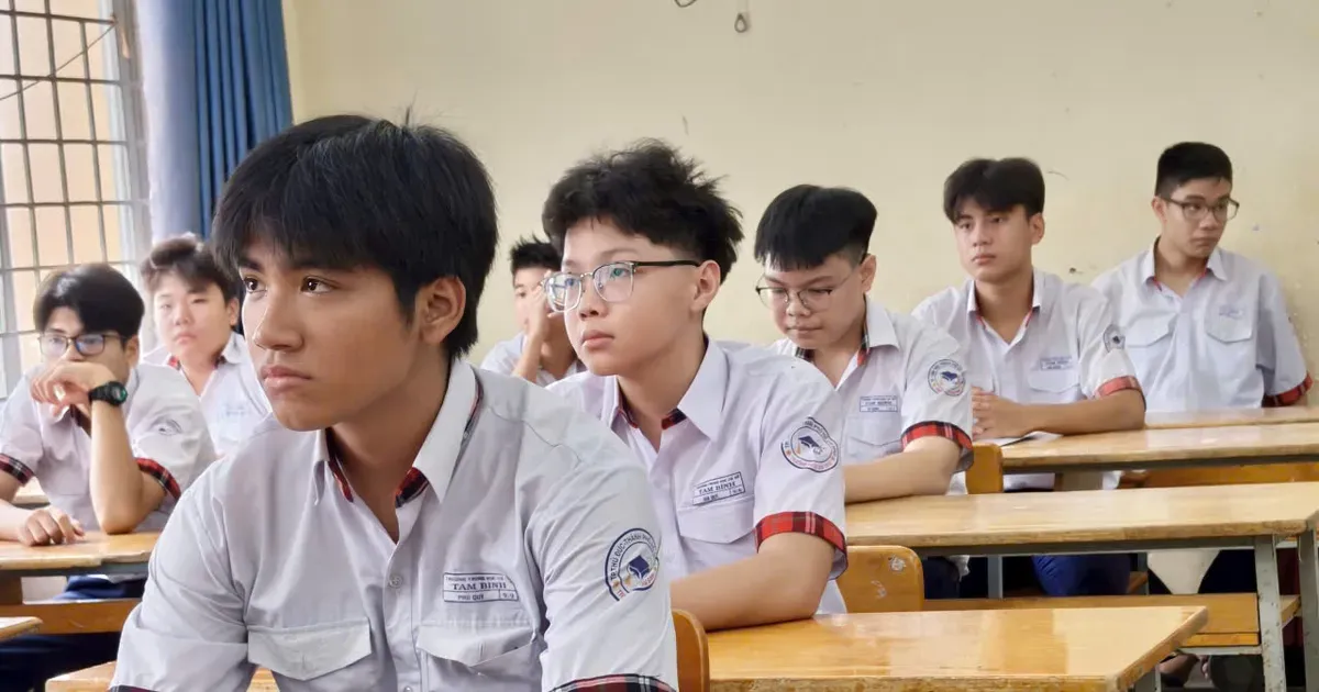 Tiêu chuẩn ergonomic mới cho bàn ghế học đường TPHCM