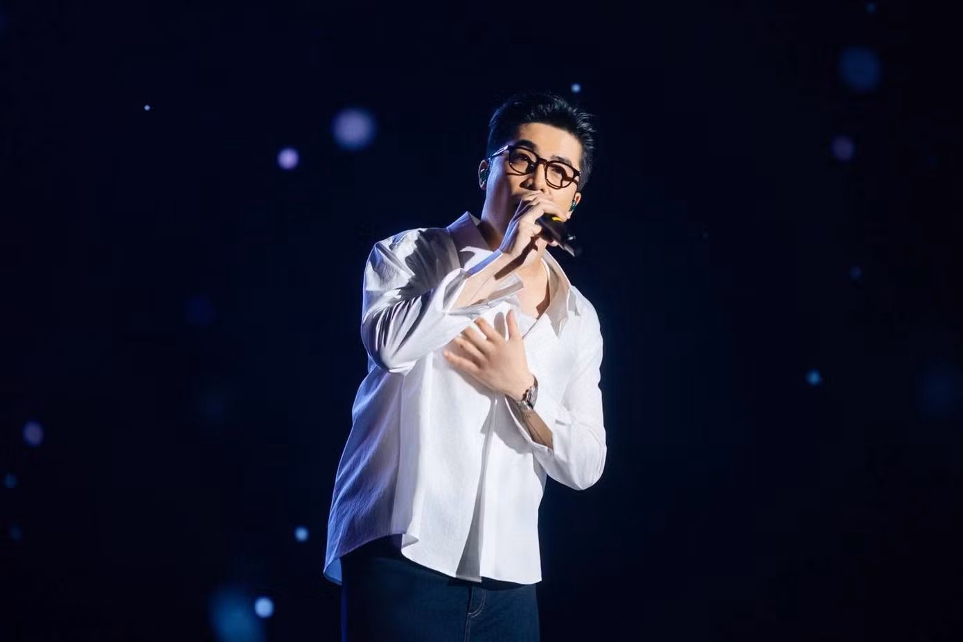 Hoàng Dũng và cú nhảy vọt của concert Xoay Tròn D-3