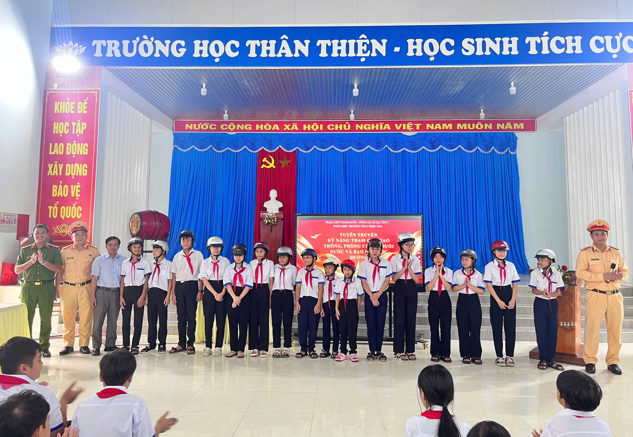 Kỹ năng tham gia giao thông an toàn: bài học đầu tiên của năm học mới